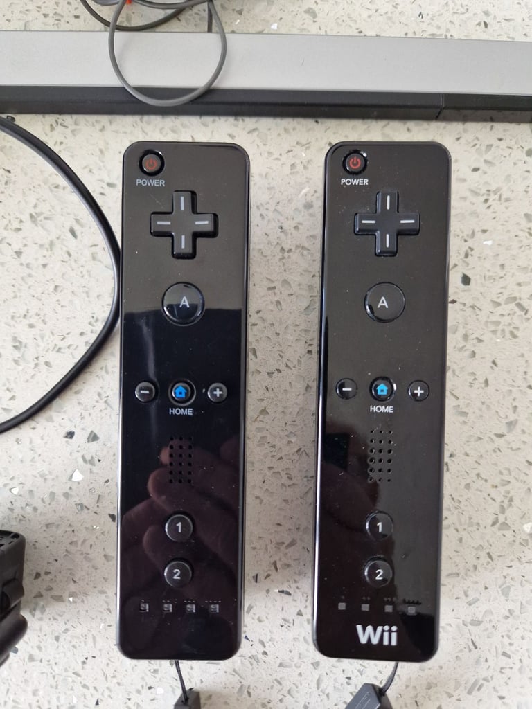 Wii Bundle in Black 100% Complete 