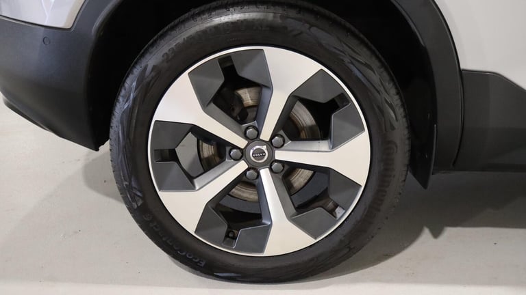  Volvo XC40 B4 (P) Ultimate Dark (360 Camera, Sunroof, BLIS) Petrol/Electric Hybrid Automatic
