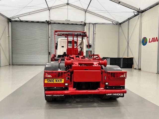 Scania P370 8x4 Rest Cab Hookloader Manual