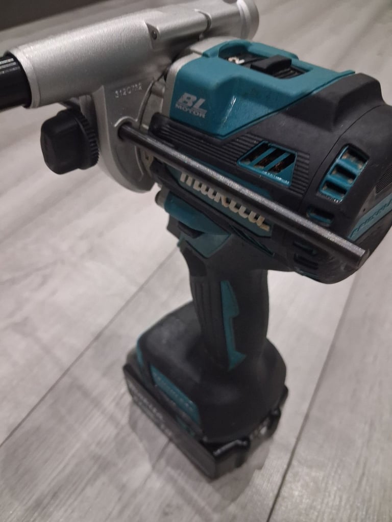 Makita 18v lxt brushless dhp486 have duty combi drill with genuine battery and charger 