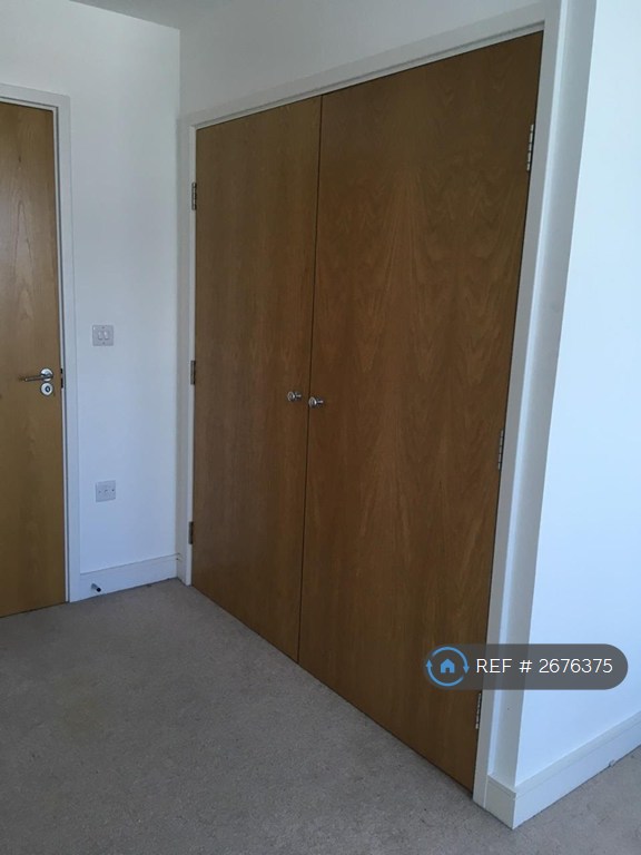 2 bedroom flat in Marina Point West, Chatham, ME4 (2 bed) (#2676375)