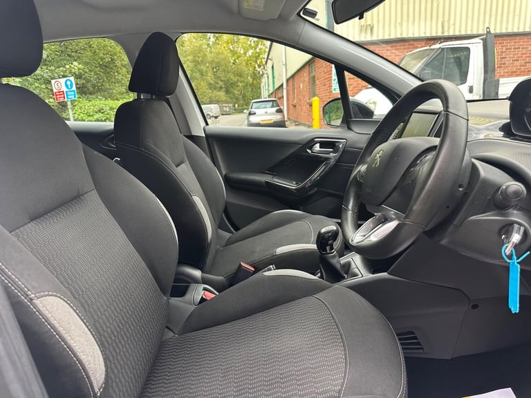2016 Peugeot 208 1.2 PureTech Active Design Lime Euro 6 5dr HATCHBACK Petrol Manual