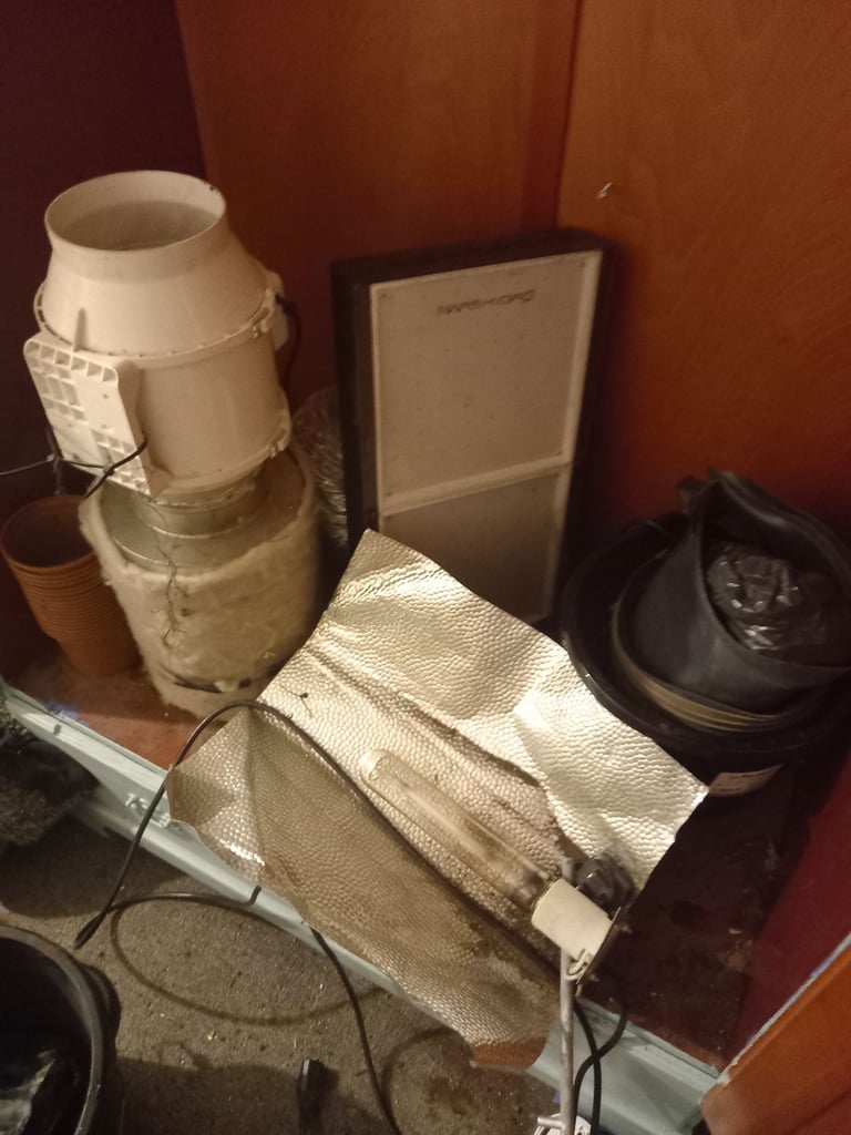 image for Grow equipment, carbon filter, fan, multiple lights some led