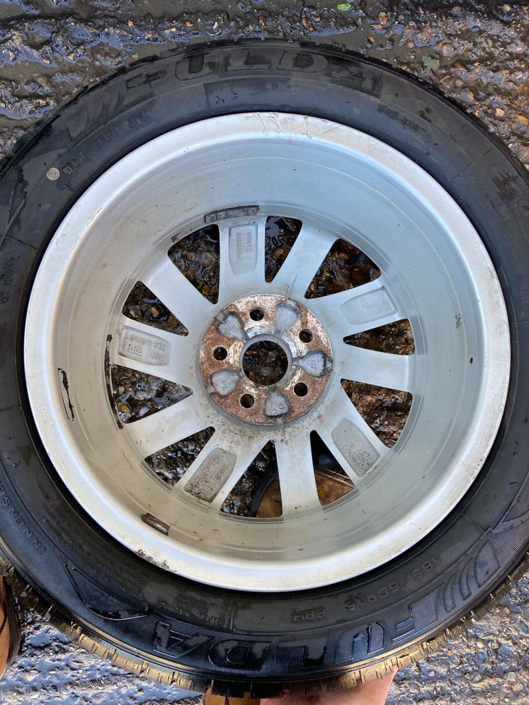 Seat Ibiza Alloy Wheels With Nearly New  185/60/15 Fulda Tyres. 6jx15 6J0601025m