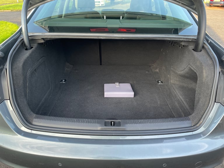 Audi, A4, Saloon, 2014, Manual,1968 (cc), 4 doors