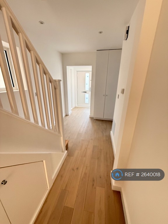 5 bedroom house in Halliwick Road, London, N10 (5 bed) (#2640018)