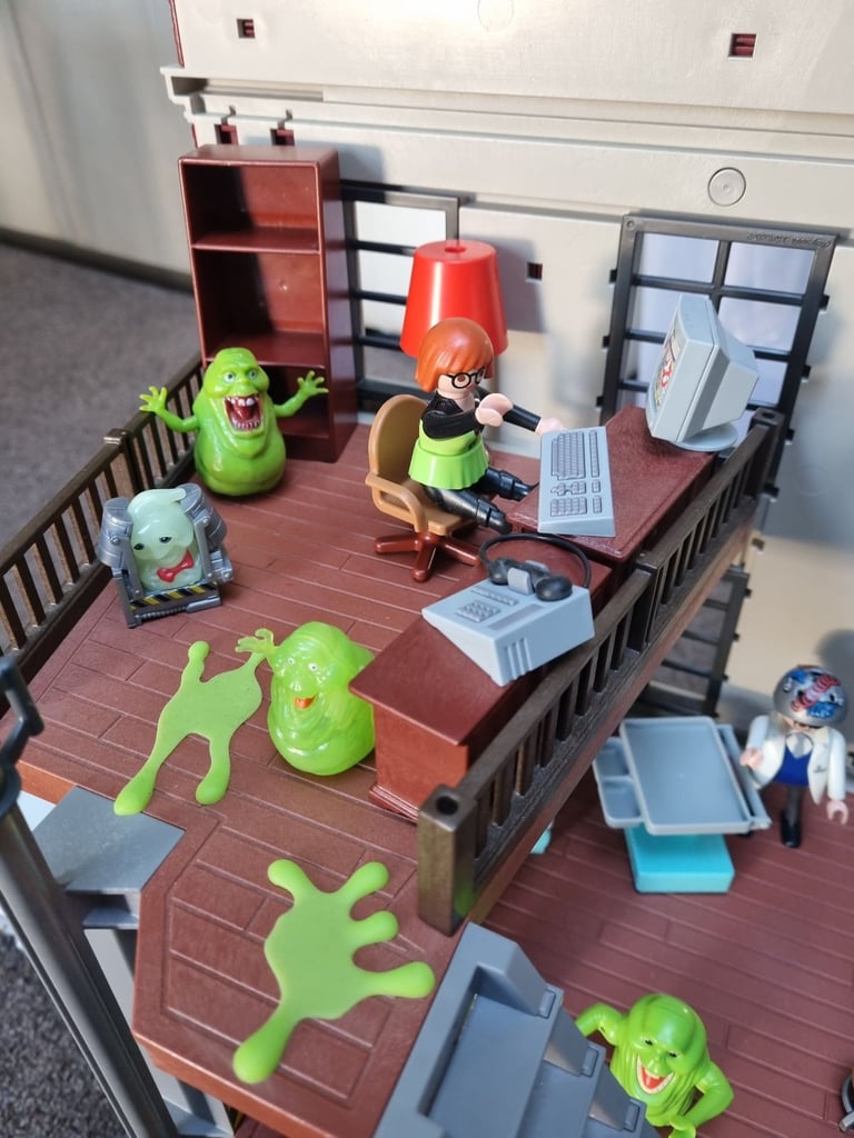 Playmobil ghostbusters tower and car playset