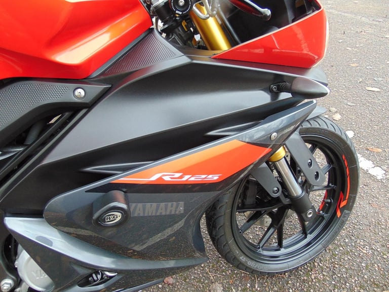 Yamaha YZFR125 ABS 2016 Supersport full power learner 125 Akrapovic Exaust FSH 