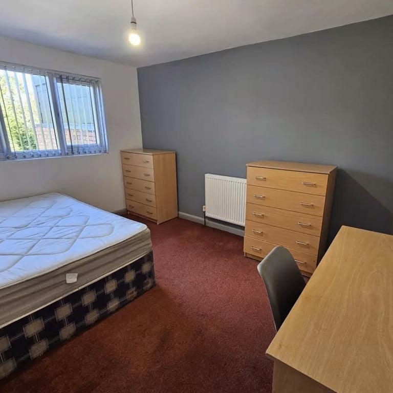 Join shelter rooms in just £10/week. Double & single rooms available.