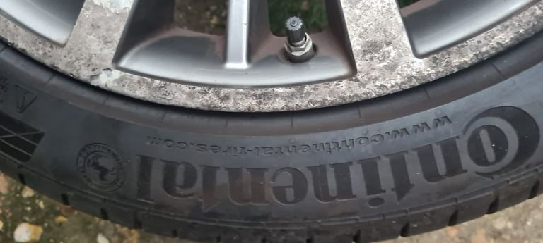 Original BMW F30 18inch alloys with Contisport RFT tyres