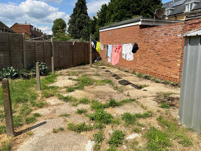 3 bedroom flat in Green Lane, Hounslow