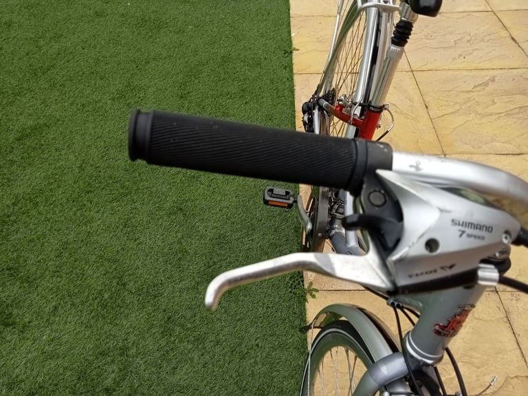 Ladies Raleigh Pioneer Airlite City Bike.
