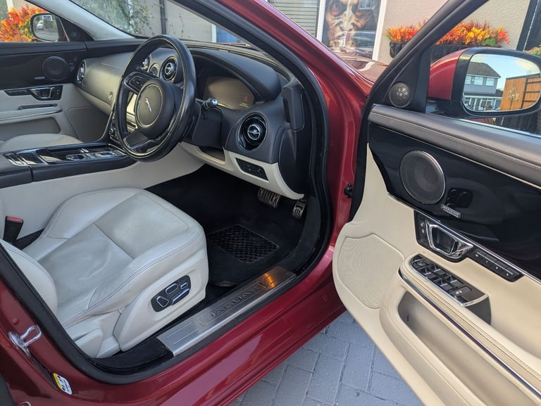 Jaguar, XJ, Saloon, 2015, 2993 (cc), 4 £26,886 SPENT