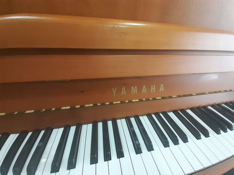 Yamaha c1996 upright Piano Satin Walnut *adjustable stool + 1st tuning* 3 pedals