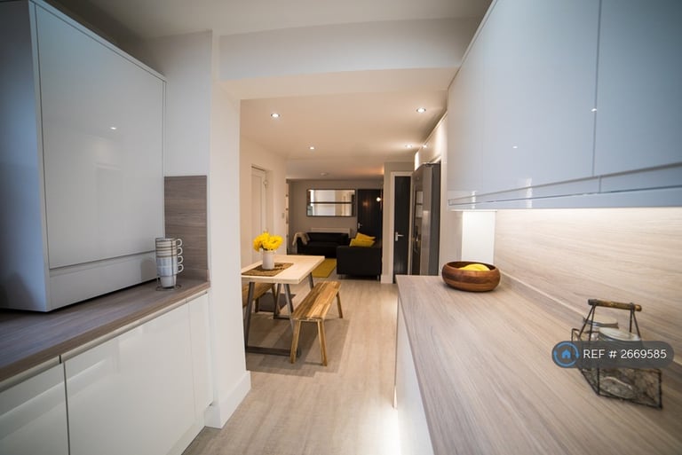 5 bedroom house in Empress Road, Kensington, Liverpool, L7 (5 bed) (#2669585)