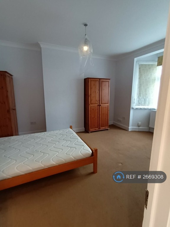 4 bedroom house in Clive Road, London, SW19 (4 bed) (#2669308)