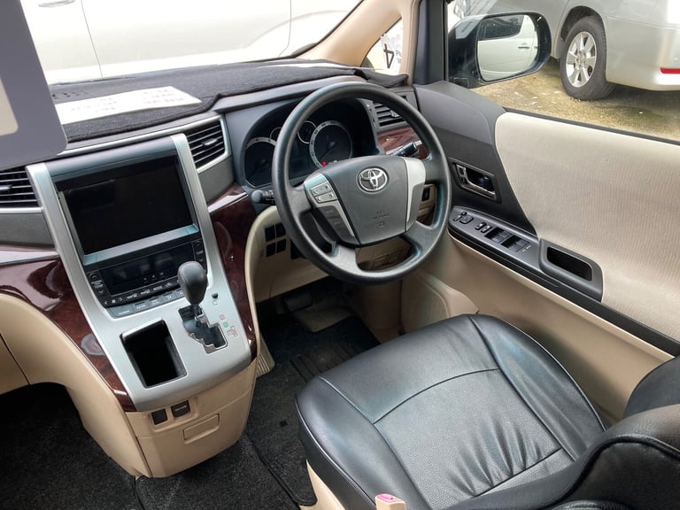 2012 Toyota Vellfire 2.4 PETROL AUTO  8 seater Air con  Apple Carplay &amp; Satnav