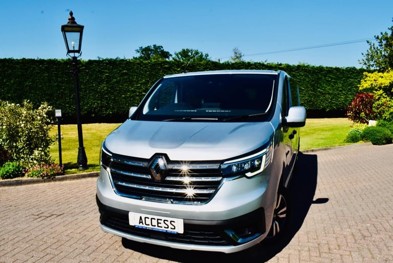 2023 Renault Trafic 2.0 dCi Blue 30 Sport+ Crew Van EDC LWB Euro 6 (s/s) 6dr WINDOW VAN Diesel Au...