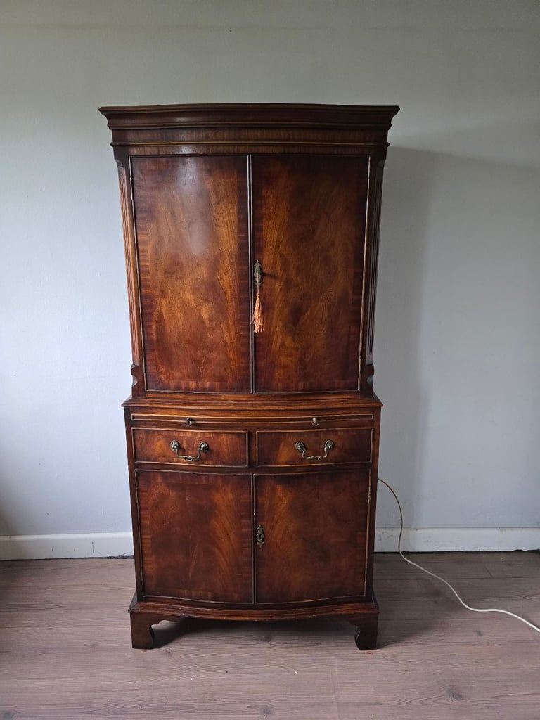 VINTAGE Burr Walnut Purpose Built Cocktail Drinks Cabinet -Possible Local Delivery