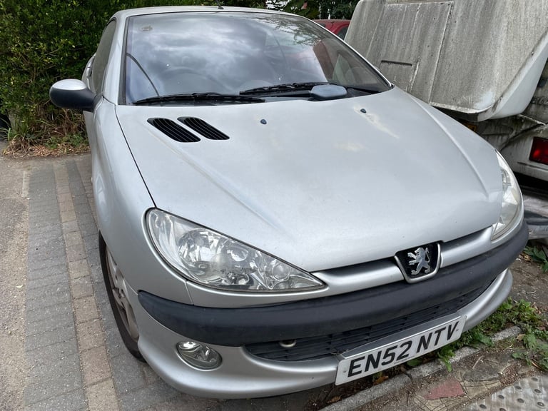 Peugeot, 206cc convertible MOT 6 mnths, ULEZ, drivable, usable but needs repairs
