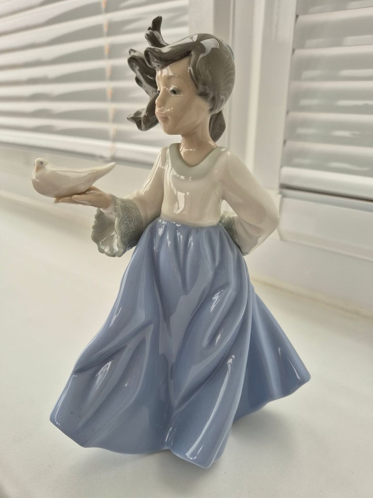 image for Nao by Lladro Figurine (Number 1088) 
