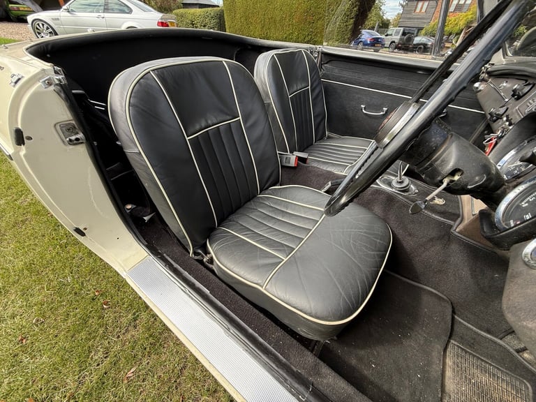 1965 MG MGB Pull Handle Roadster  Convertible PETROL Manual