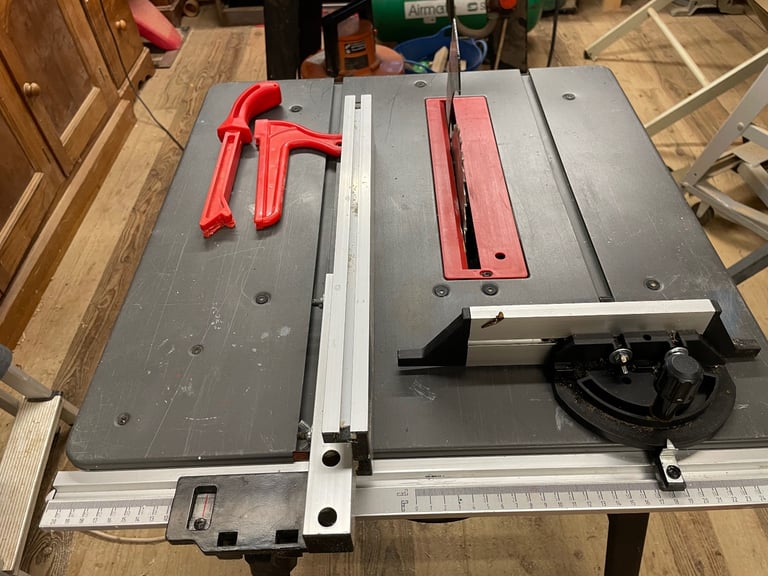 Tablesaw / mitre saw 