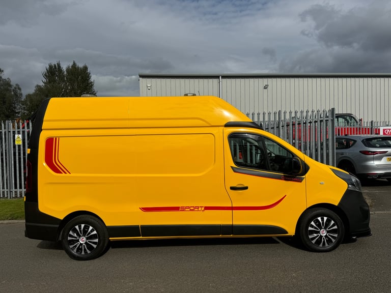Show stopper 18 Vauxhall vivaro sport type LWB High Roof ideal camper thousand pounds of extras 