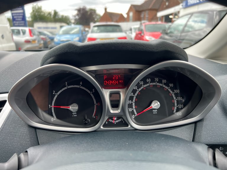 2012 Ford Fiesta 1.4 Titanium 5dr Auto HATCHBACK Petrol Automatic
