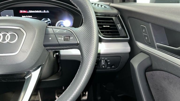 2022 Audi Q5 2.0 TDI 40 S line SUV 5dr Diesel S Tronic quattro Euro 6 (s/s) (204 ps) SUV Diesel A...