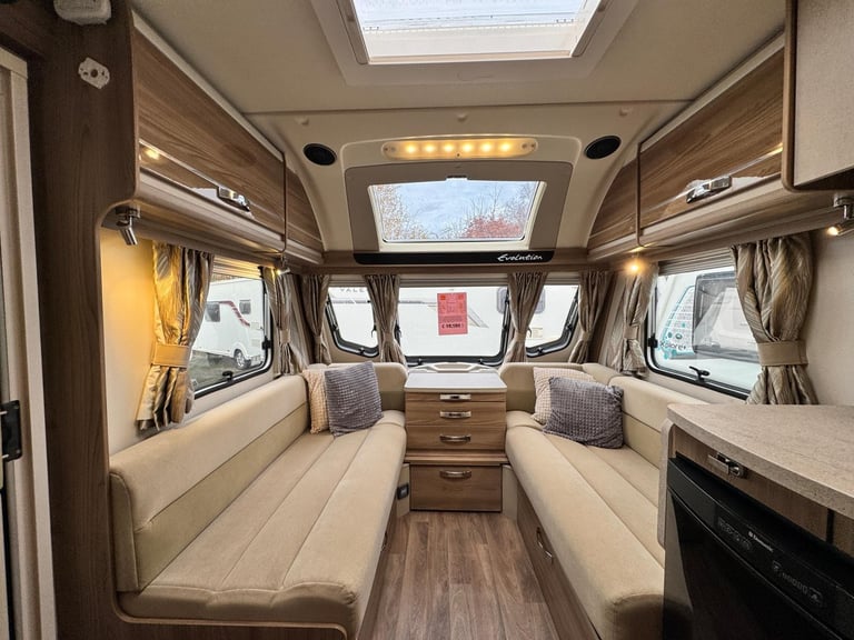 SWIFT CHALLENGER EVOLUTION 580 2016 MODEL 4 BERTH ISLAND BED TOURING CARAVAN