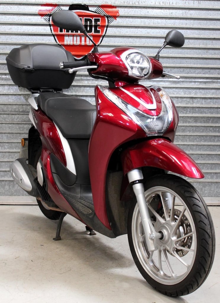 2023 23 HONDA FSH 125-M SH MODE KEYLESS SCOOTER NEW SHAPE CAT N RED NEW MOT 2K 