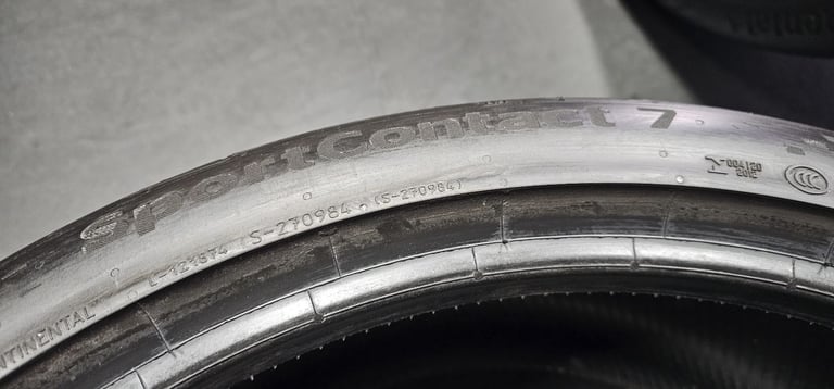 255 35 21    2 x tyres Continental Sport Contact 7