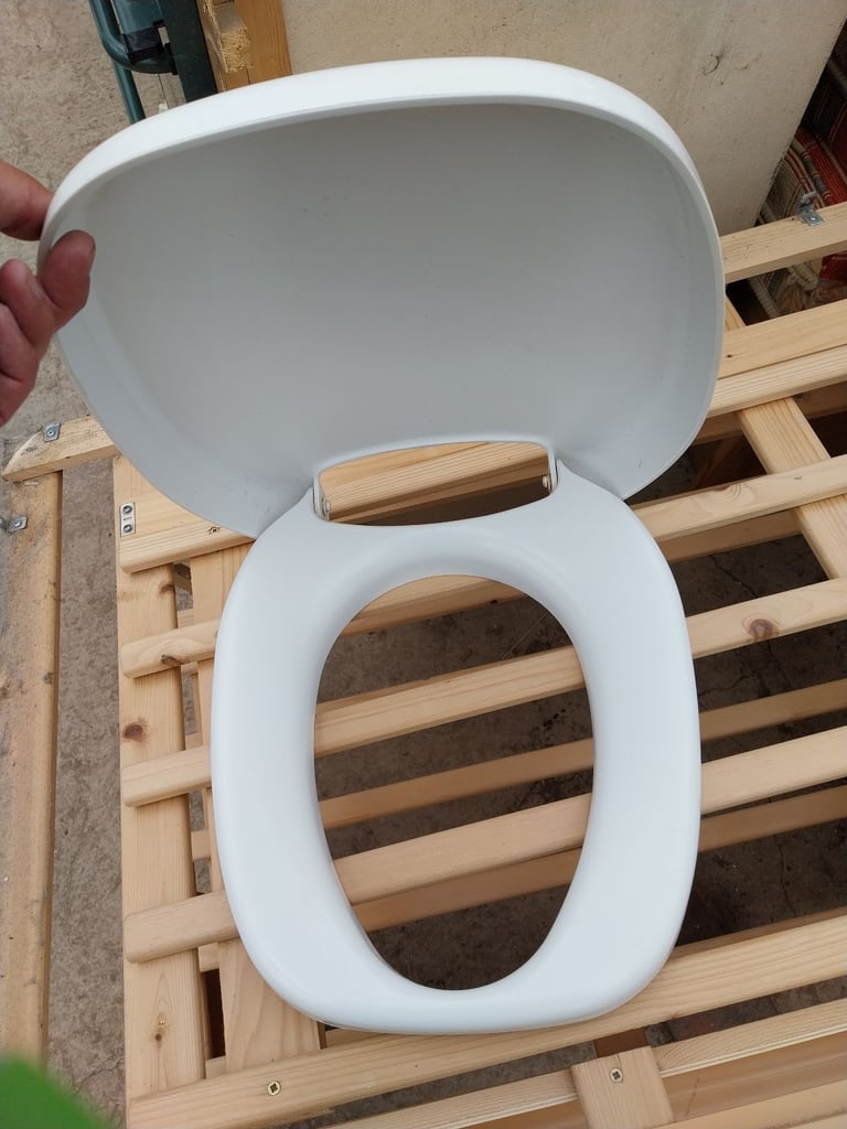 image for Thetford C200 toilet seat