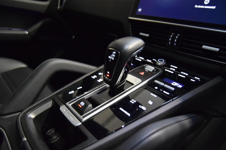 PORSCHE CAYENNE 3.0 V6 E-Hybrid 17.9kWh Platinum Edition 2022