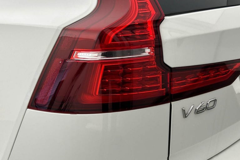 2022 Volvo V60 Momentum, B3 mild hybrid ESTATE Petrol/Electric Hybrid Automatic