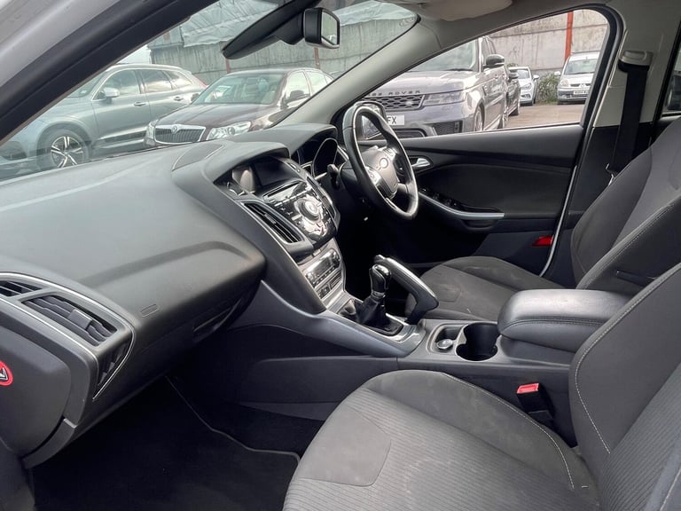 2011 Ford Focus 1.6 Titanium Euro 5 5dr HATCHBACK Petrol Manual