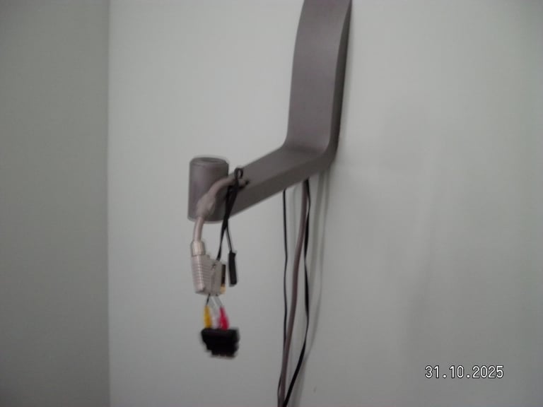 Bang & Olufsen BeoCenter 1 CRT DVD Retro Gaming TV Monitor RGB Scart 240p