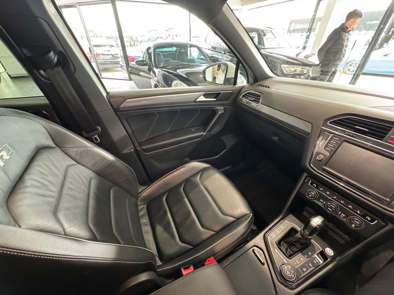  Volkswagen Tiguan 2.0 TDI BlueMotion Tech R-Line SUV 5dr Diesel DSG 4Motion Euro 6 (s/s) (150 Di...