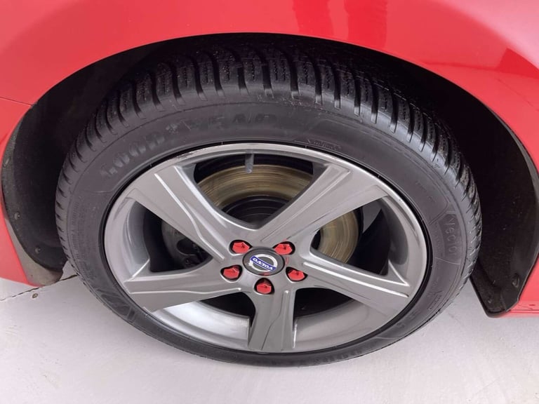 2015 Volvo V40 2.0 V40 R-Design Nav D2 5dr Hatchback Diesel Manual