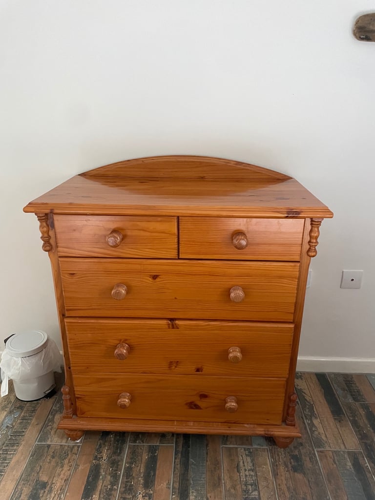 Pine chest of drawers 