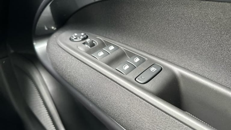 2025 Fiat 600 1.2 MHEV SUV 5dr Petrol Hybrid e-DCT Euro 6 (s/s) (100 ps) Automatic Hatchback Hybr...