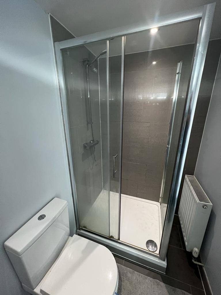 En-Suite Loft, Prime Location Airport access