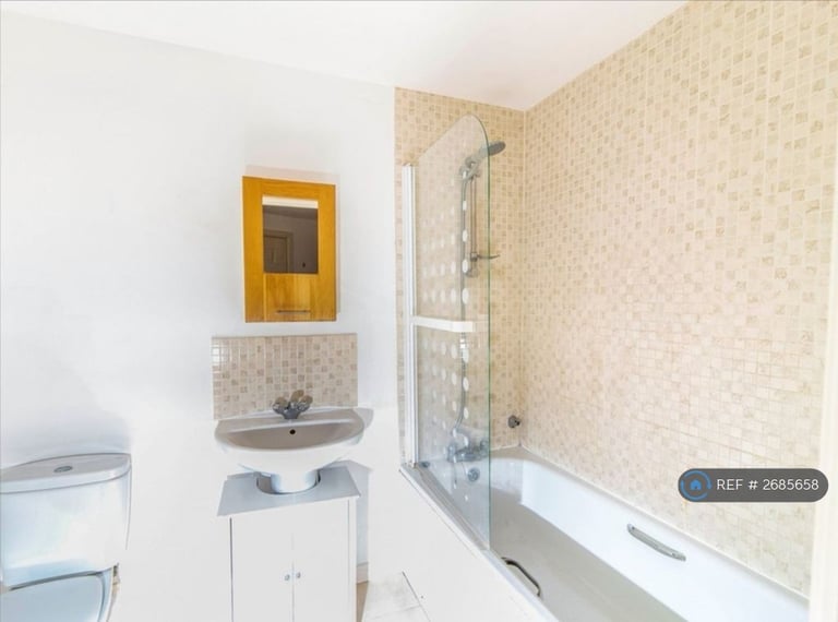 1 bedroom flat in Wallington, Sutton, SM6 (1 bed) (#2685658)