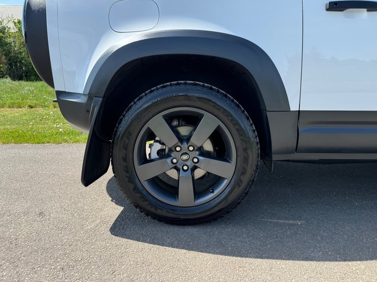 2023 Land Rover Defender 90 3.0 D250 MHEV Hard Top Fuji White - 14,825 Miles 