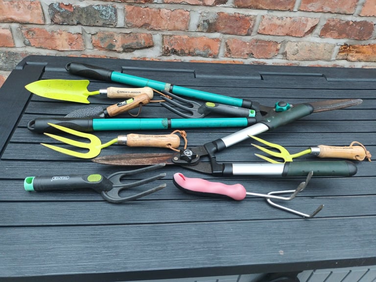 image for Garden Tools - 2 pairs of shears & 7 hand hand tools