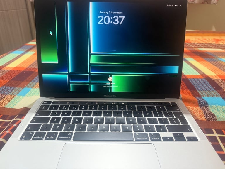MacBook Pro 13” (M2, 2022) — 8GB/256GB — Silver — Box & Charger
