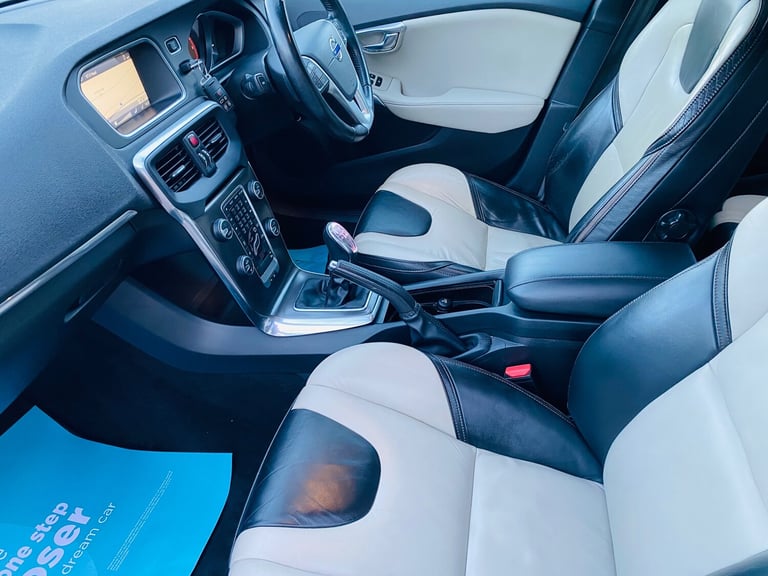 2013 Volvo V40 Cross Country 1.6 D2 Lux Nav Hatchback 5dr Diesel Manual Euro 5