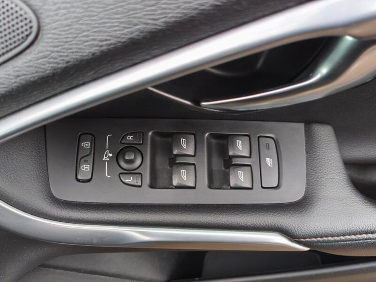 Volvo V40 D2 CROSS COUNTRY LUX