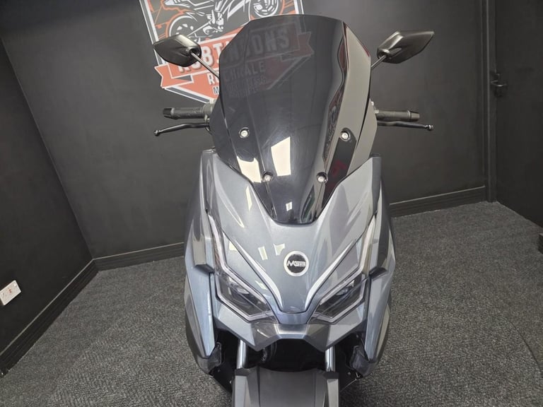 2025 MGB Amax in grey, one mature owner machine